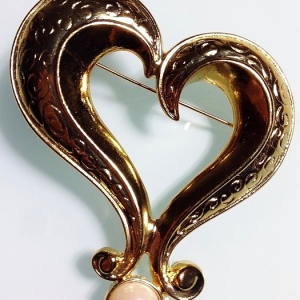 Винтажная брошь от Avon в форме сердца с жемчужиной