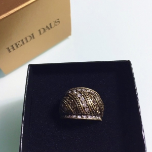 Кольцо от "Heidi Daus" с кристаллами бронзового и прозрачного цвета, размер 8 USA