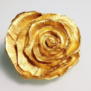 Винтажная брошь от "Kate Hines" в форме цветка розы