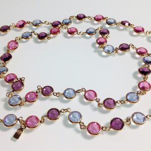 Винтажное колье-цепочка от "Swarovski" с австрийскими кристаллами Bezel пурпурного, розового и нежно-голубого цвета
