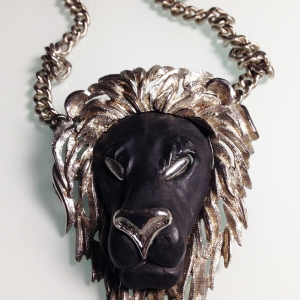 Коллекционная подвеска на цепочке от "Luca Razza" в форме головы льва