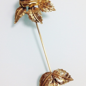 Винтажная брошь-булавка от "Tortolani" в форме розы