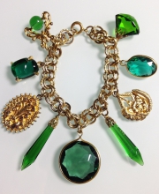 Винтажный чарм-браслет с массивными стеклянными чармами в зеленых оттенках