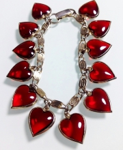 Винтажный чарм-браслет от ''Warner'' с чармами в форме сердец красного цвета
