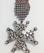 Винтажная брошь от ''Butler & Wilson'' в форме Мальтийского креста с австрийскими кристаллами