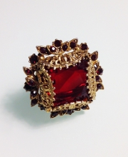 Винтажное кольцо от ''Florenza'' с кристаллами рубинового цвета