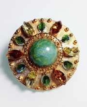 Винтажная брошь от ''Accessocraft'' в византийском стиле с кабошонами, кристаллами и бусинами