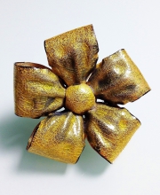 Винтажная брошь от ''Vendome'' в форме цветка-банта с эмалью