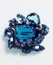 Винтажная брошь от ''Regency'' с австрийскими кристаллами аква-голубого цвета