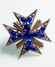 Винтажная брошь от ''Weiss'' в форме Мальтийского креста кобальтово-синего цвета