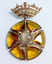 Винтажная брошь от ''Accessocraft'' с короной, гербом и кристаллами
