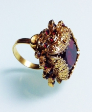 Винтажное кольцо от Florenza с кристаллами рубинового цвета