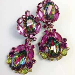 Серьги от "Lilien Czech"с кристалами пурпурного, аметистового и зеленого цвета