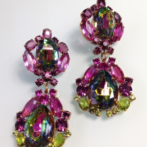 Серьги от "Lilien Czech"с кристалами пурпурного, аметистового и зеленого цвета