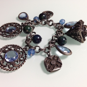 Винтажный чарм-браслет в этрусском стиле от "Germany"с прозрачными голубыми стеклами и шариками из бакелита