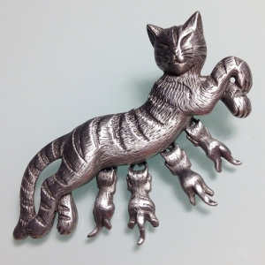 Брошь с мамой-кошкой и четырьмя котятами от "Jonette Jewelry Co"
