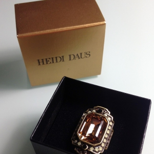 Кольцо от "Heidi Daus" с кристаллом бронзового цвета