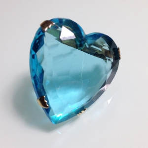 Винтажная брошь в форме сердца нежно-голубого цвета