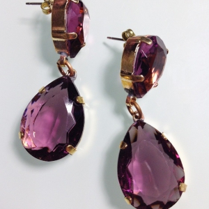 Классические серьги-капли от "Lilien Czech" пурпурного цвета