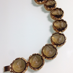 Винтажный браслет от "Goldette" с камеями (Intaglio) в стекле
