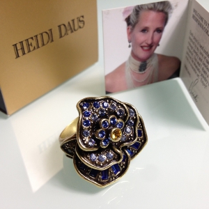 Кольцо от "Heidi Daus" с анютиными глазками, размер 7 USA