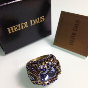 Кольцо от "Heidi Daus" с кристаллом голубого цвета, размер 6 USA