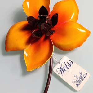 Винтажная объемная брошь цветок от "Weiss" оранжевого цвета