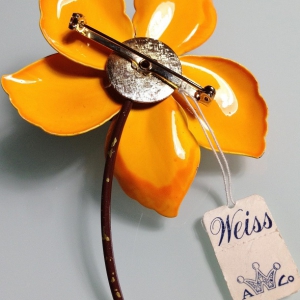 Винтажная объемная брошь цветок от "Weiss" оранжевого цвета