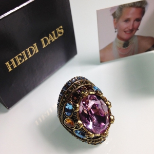 Кольцо от "Heidi Daus" с кристаллом нежно-аметистового цвета, размер 8 USA