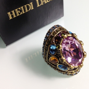 Кольцо от "Heidi Daus" с кристаллом нежно-аметистового цвета, размер 7 USA