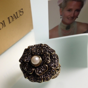 Кольцо от "Heidi Daus" цветок с жемчугом, размер 8 USA