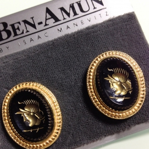 Винтажные запонки от "Ben-Amun" с камеями в геральдическом стиле