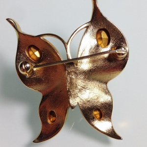 Винтажная брошь от "Trifari" в форме бабочки
