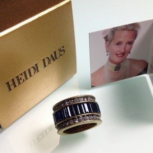 Кольцо от "Heidi Daus" синего цвета, размер 6 USA