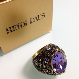 Кольцо от "Heidi Daus" с кристаллом фиолетового цвета, размер 6 USA