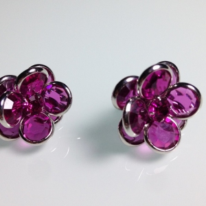 Винтажные гвоздики с австрийскими кристаллами Bezel пурпурного цвета