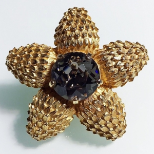 Винтажная брошь от "Benedikt" в форме звезды с кристаллом