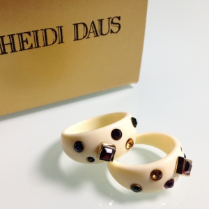 Кольцо от "Heidi Daus" цвета слоновой кости, размер 6 USA