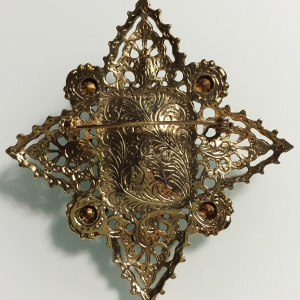Винтажная брошь от "1928 Jewelry" в форме креста с австрийскими кристаллами