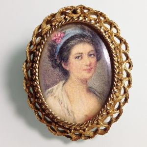 Винтажная брошь от "Florenza" с портретом девушки