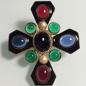 Винтажная брошь от "Ciner" в форме креста из серии “Jewels of India”