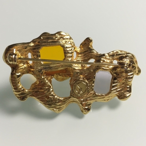 Винтажная брошь от "St. John" в форме золотого самородка