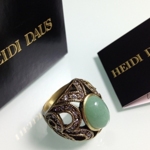 Кольцо от "Heidi Daus" с кабошоном имитирующим нефрит, размер 6 USA