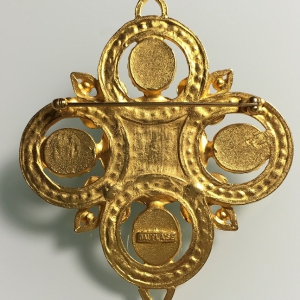 Винтажная брошь от "Dauplaise" в форме креста в византийском стиле с кабошонами и кристаллами
