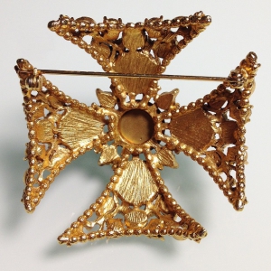 Винтажная брошь от "Weiss" в форме Мальтийского креста с кабошонами, жемчугом и кристаллами