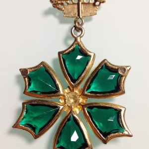 Винтажная брошь от "Accessocraft" с короной и крестом