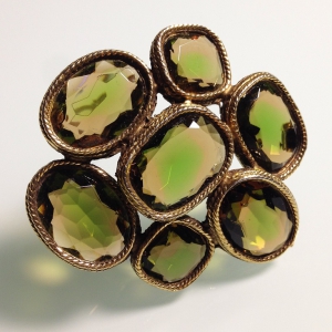 Винтажная брошь от "Accessocraft" с кристаллами оливкового цвета