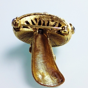 Винтажная брошь от Capri в форме гриба