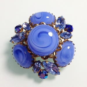 Винтажная брошь от "Regency"  с кабошонами и австрийскими кристаллами голубого цвета
