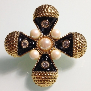 Винтажная брошь от "Premier Designs" в форме креста с жемчугом и кристаллами